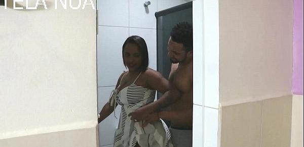  MAIS UMA NEGRA RABUDA QUERENDO FUDER COM UM ATOR PAUZUDO com SAMIRA FERRAZ vs MR.ROLA (Continua no RED)